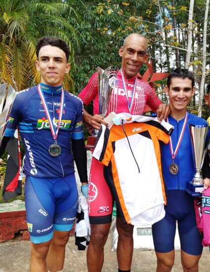 Los tres ganadores de la etapa Ciego de Ávila-Topes de Collantes.