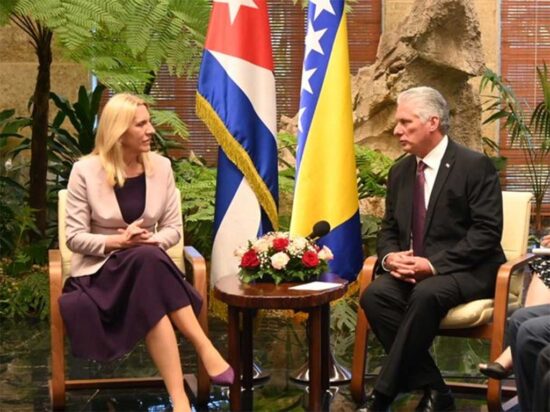 Conversaciones oficiales entre el presidente cubano Miguel Díaz-Canel, y su homóloga de Bosnia y Herzegovina, Željka Cvijanović. Foto: Prensa Latina.