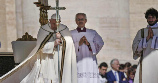 Papa Francisco en Domingo de Pascua: “Apresurémonos a recorrer senderos de paz y de fraternidad”. Foto: PL.