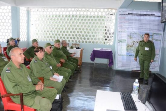 Deivy Pérez Martín, presidenta del Consejo de Defensa Provincial, informó a los mandos superiores el cumplimiento de las misiones asignadas en la Tarea Táctica.