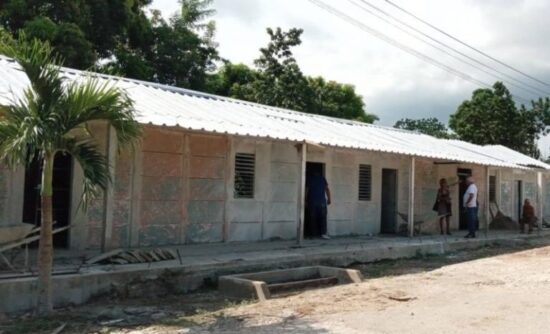 Numerosos son los centros sometidos a reparación en Trinidad, incluidos los de zonas rurales. Foto: Archivo.