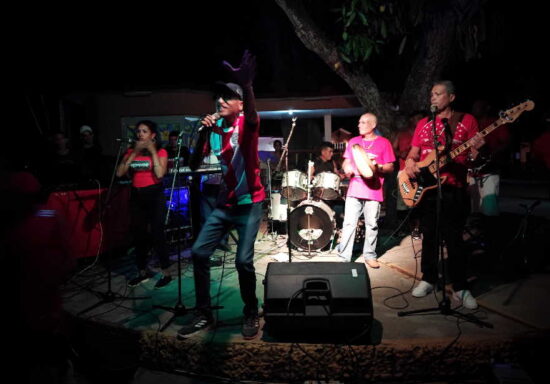 Oriunda de las cercanías de esta instalación de Campismo, la orquesta Nueva Creación cerró la noche con un concierto. Foto: José Lázaro Peña/Escambray.