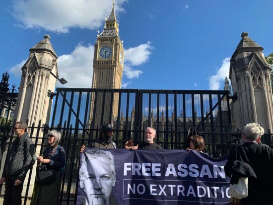 Manifestaciones en Londres, en contra de la extradición de Assange, a Estados Unidos. Foto: prensa Latina.