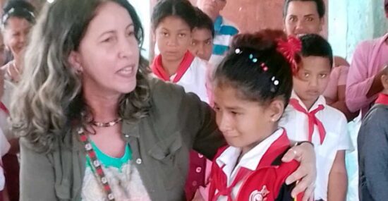 Naima, durante un recorrido como candidata a la Asamblea Nacional del Poder Popular por centros educacionales de Jatibonico. Foto: Facebook.