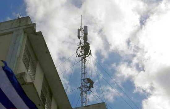 Una vez que se disponga del equipamiento, la empresa espirituana pretende completar la instalación de 13 nuevas radiobases. Foto: Etecsa/Facebook.