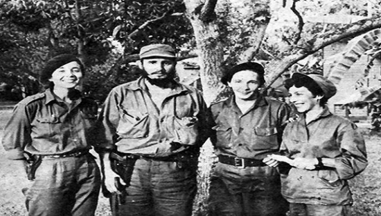 Celia con Fidel, Raúl y Vilma. Foto: Archivo.