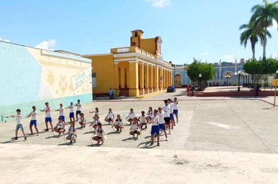Los pioneros trinitarios participaron, asimismo, en el Festival virtual de Composición Gimnástica nuevo educativo Secundaria y el evento nacional de gimnastrada. Foto: Educación Trinidad.
