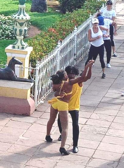 Ritmo y cadencia en bailes que celebran la vida, en el Cubaila Trinidad 2023.