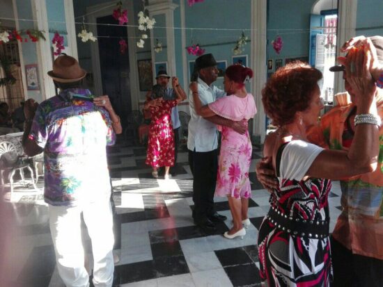 El Danzón reina en Trinidad desde hace mucho tiempo y cada día suma más personas, bajo el auspicio de la Casa de Cultura Julio Cueva Díaz.