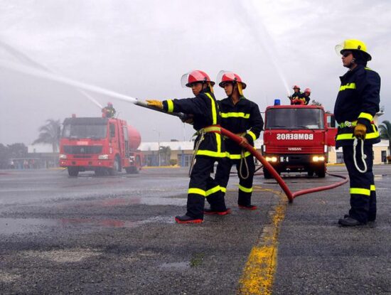 Bomberos cubanos. Foto: Trabajadores.