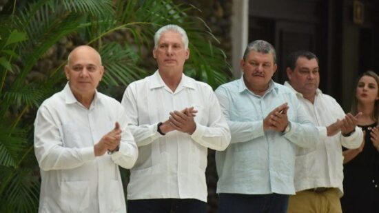 Díaz-Canel encabezó el acto de condecoración. Foto: ACN.