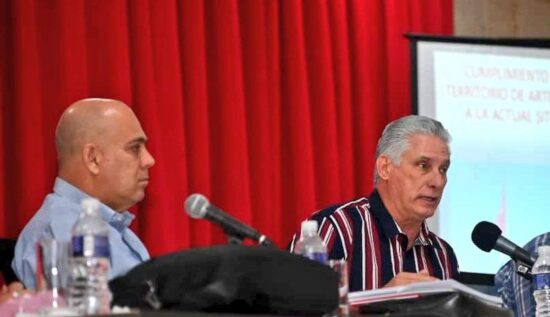 Miguel Díaz-Canel encabeza los análisis que llegarán a todos los territorios. Fotos: Prensa Latina.