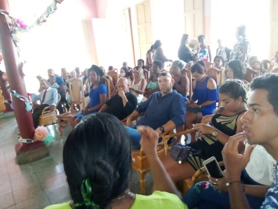 Representantes de la ANSOC en Trinidad y la provincia espirituana, presidieron esta graduación de alumnos del primer nivel del curso de Lengua de Señas Cubana. Foto: José Rafael Gómez Reguera/Radio Trinidad Digital.