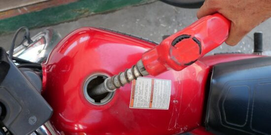 Se decidió habilitar la venta de combustible para el sector privado a través de la plataforma digital Ticket. Foto: Yoan Pérez/Escambray.