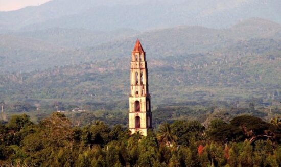 Torre de Manaca-Iznaga, devenida símbolo oficial del municipio de Trinidad, Cuba. Foto: Prensa Latina.