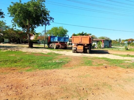 Como parte del Meteoro 2023 se realizan acciones de saneamiento por trabajadores de Comunales.