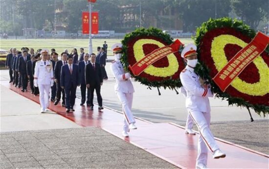 Vietnam rinde homenaje al presidente Ho Chi Minh víspera del aniversario 133 de su natalicio. Foto: Prensa Latina.