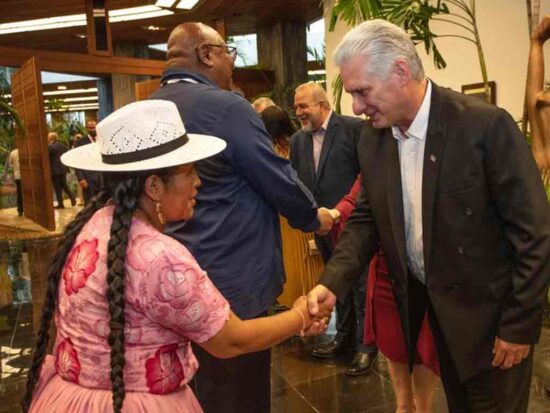 El Presidente de la República de Cuba, Miguel Díaz-Canel Bermúdez, recibió en el Palacio de la Revolución, a quienes asisten a las reuniones del G-77 y a participantes de FITCuba 2023. Foto: Presidencia Cuba.