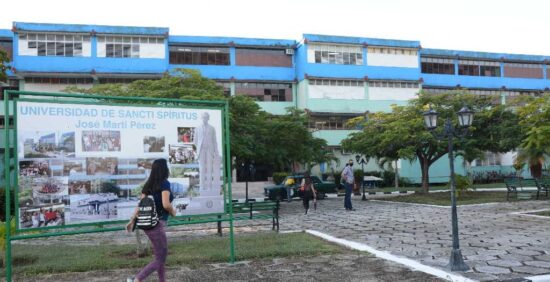 La Universidad de Sancti Spíritus José Martí Pérez (Uniss) acogerá la escuela de verano «Formación Profesional Inicial y Continua en el Mundo – Cooperación Internacional y Sur-Sur Norte Asociación para la Innovación». Foto: Archivo.