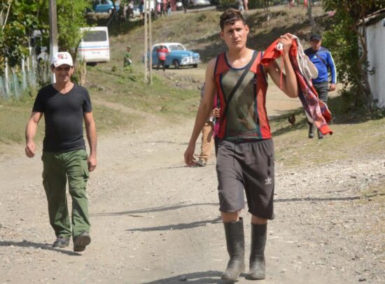 Los pobladores de El Algarrobo le ponen su sello a la cotidianidad.