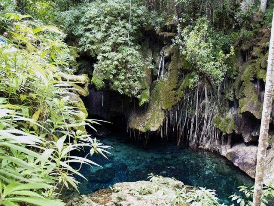 La Solapa de Genaro, ubicada en la Reserva de Jobo Rosado, a más de 200 metros sobre el nivel del mar, nace uno de los rios mas importante de la zona de Yaguajay, provincia de Sancti Spiritus.
