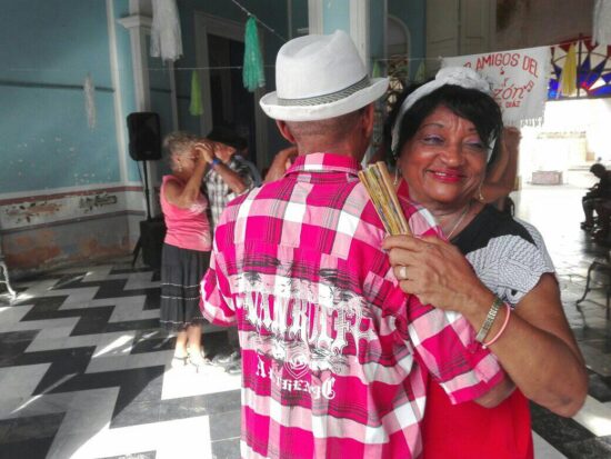 Madres y padres fueron homenajeados en la Casa de Cultura de Trinidad como parte de las propuestas de la Temporada Sanjuanera 2023, por parte del Club Comunitario Amigos del Danzón, de Trinidad.