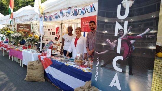 Cuba en la Expo Universal 2023 de Roma, Italia. Al centro de la foto, Madelén González-Pardo, consejera de Turismo de la Embajada de Cuba en Italia. Fotos: Prensa Latina.