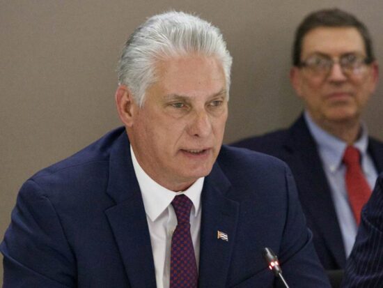 El Presidente de la República de Cuba, Miguel Díaz-Canel, presidente del Grupo de los 77 más China, durante su intervención en la cumbre para un Nuevo Pacto Financiero Mundial, de París, Francia. Fotos: Prensa Latina.