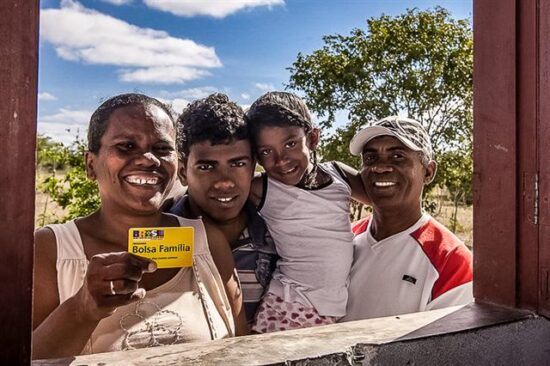 Más de 21,19 millones de familias brasileñas fueron contempladas para beneficiarse de la nueva Bolsa Familia. Foto: Prensa Latina.