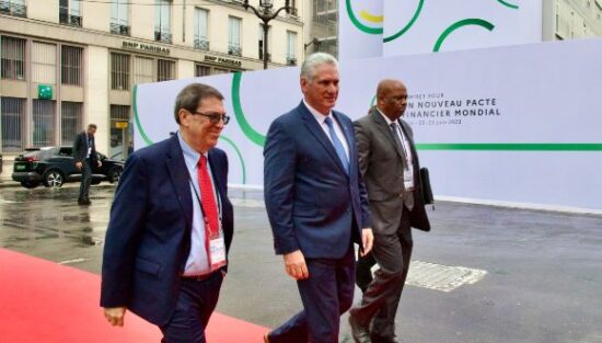 El presidente de la República de Cuba, Miguel Díaz-Canel Bermúdez, asiste este jueves a la Cumbre para un Nuevo Pacto Financiero Mundial, que se desarrolla en Francia. Foto: @PresidenciaCuba.