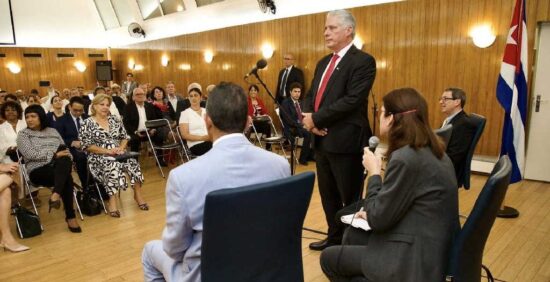 Intercambio de Díaz-Canel con amigos solidarios con Cuba. Foto: Estudios Revolución.