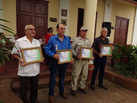 Un grupo de colectivos, instituciones y entidades del territorio recibieron premios y reconocimientos.