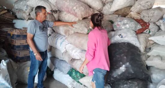 El reaprovechamiento del papel y el cartón es un eslabón de suma importancia que tiene entre sus principales destinos la producción de papel higiénico y bandejas para la distribución de huevos. Fotos: Carmen Rodríguez/Escambray.