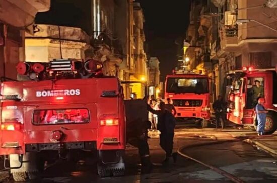 El siniestro ocurrió en calle Perseverancia, No. 159, entre Ánimas y Virtudes, Centro Habana. Fotos: Facebook.