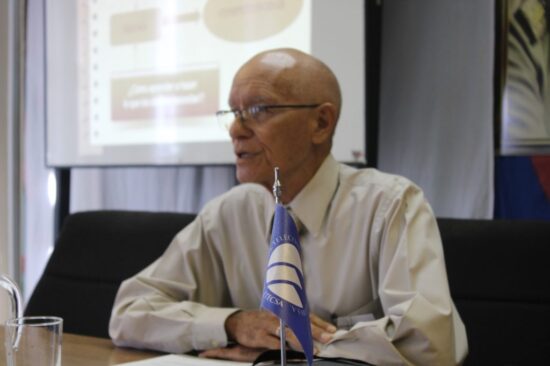 El doctor en Ciencias Gustavo Achiong Caballero impartió la conferencia inaugural.