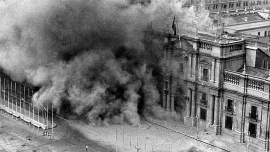 Cruento ataque al palacio de La Moneda, en Santiago de Chile, saldado con la muerte del presidente constitucional chileno Salvador Allende, hace medio siglo. Fotos: Prensa Latina.
