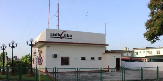 RadioCuba informará oportunamente sobre los cambios a causa de la digitalización de la programación de TV. Foto: Escambray.