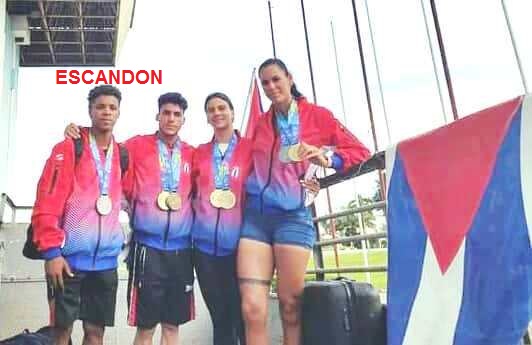 Los cuatro medallistas centroamericanos tras su arribo al Polideportivo Yayabo.