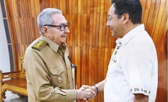 El General de Ejército Raúl Castro y el presidente de Bolivia, Luis Arce. Foto: @LuchoXBolivia.