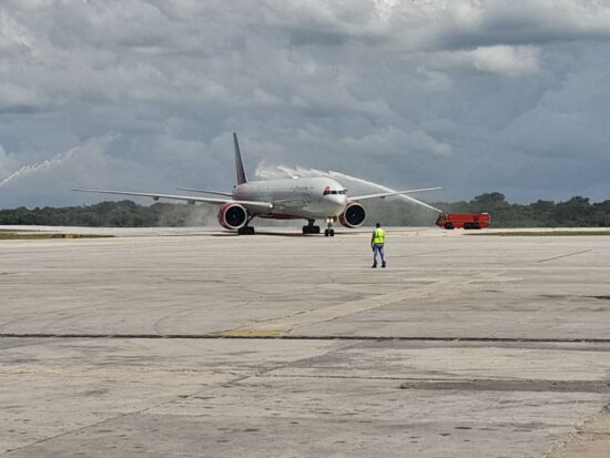 Recibimiento a la aeronave en el Aeropuerto Internacional Juan Gualberto Gómez, de Varadero, Matanzas.