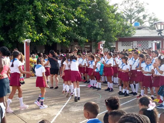 Inicio del curso escolar 2023-2024 en Trinidad de Cuba.