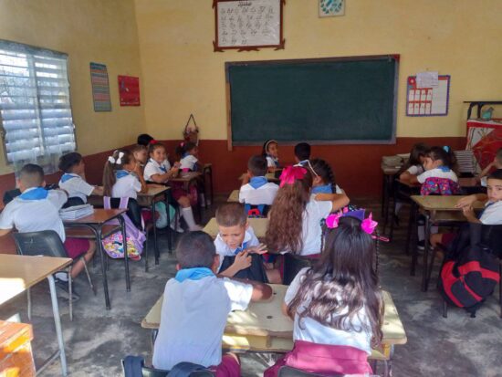 Inicio del curso escolar 2023-2024 en Trinidad de Cuba.