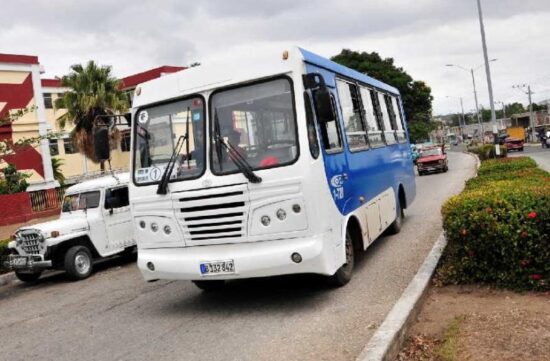 En el servicio de transporte urbano de la cabecera provincial disminuye la frecuencia de viajes diarios. Foto: Vicente Brito/Escambray.