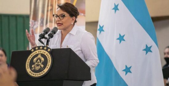 La mandataria también condenó el cerco contra Venezuela y Nicaragua. Foto: PL.