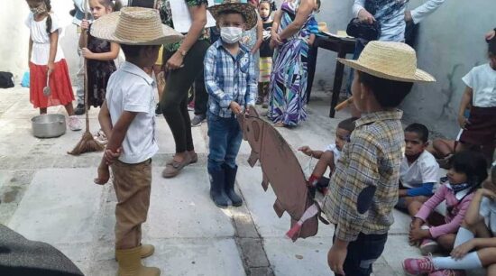 Esta constituye una opción para el cuidado de los infantes de varias familias que trabajan.