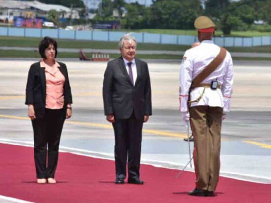 António Guterres a su llegada a Cuba para participar en la Cumbre del G77 y China. Foto: Prensa Latina.