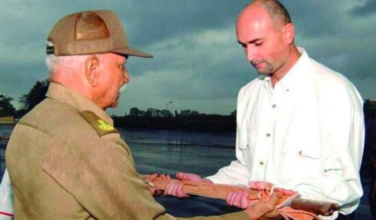 El 19 de abril del 2005, en nombre del colectivo de Escambray, Borrego recibió la réplica del machete mambí del Generalísimo Máximo Gómez, de manos del Comandante de la Revolución Juan Almeida Bosque. 